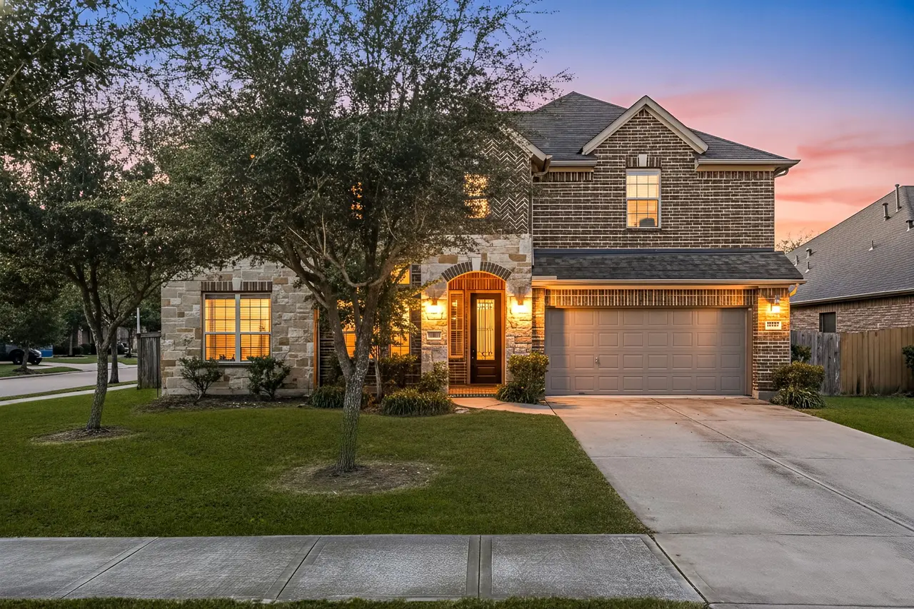 Sugar Land, TX 77479 |5 beds| 3.5 baths| $645,000